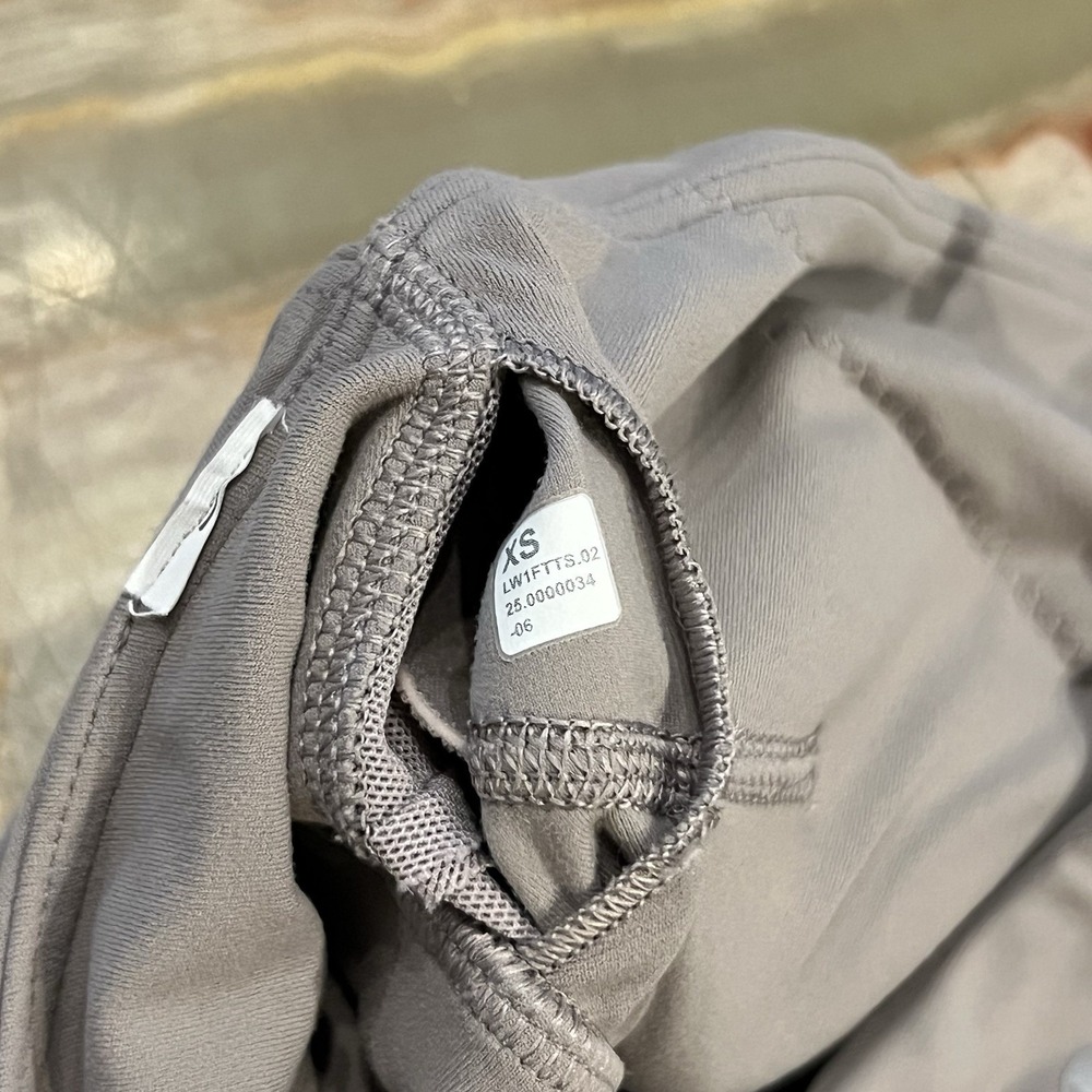Lululemon Women's Flow Y Strappy Longline Sports Bra Lavender Gray XS - Picture 5 of 6
